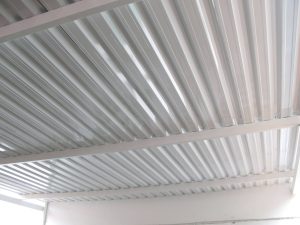 Onde encontrar telhas termoacústicas com qualidade e entrega rápida em SP