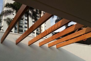 Pergolados em madeira: o toque que faltava no seu espaço