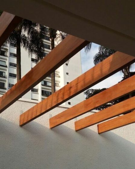 Pergolados em madeira: o toque que faltava no seu espaço