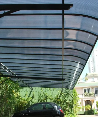 Telhado de policarbonato vale a pena? Veja antes de comprar